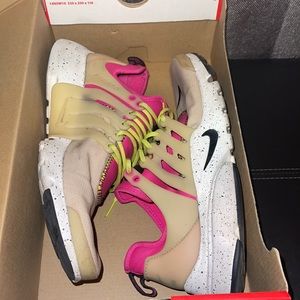 Nike Women Air Presto Ultra SI (mushroom/deadly pink-black)